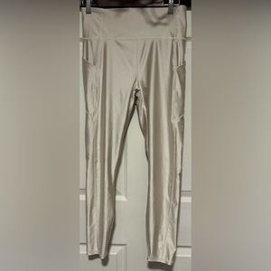 Fabletics Oasis High-Waisted Shine 7/8 Leggings
Buttercream Shine Size Large